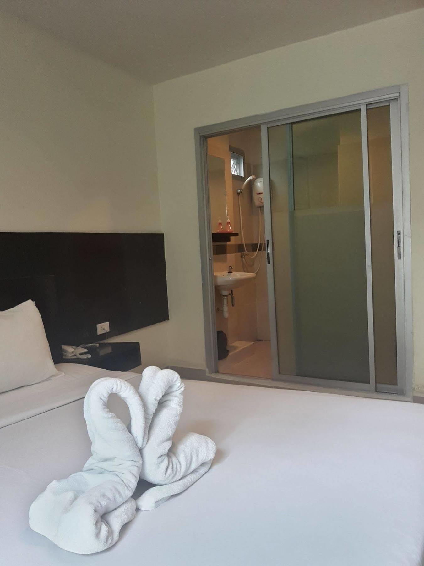 Hello Guest House Бангкок Экстерьер фото